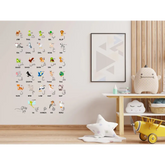 Kinderkamer met een sticky muursticker van het Arabische alfabet met dieren